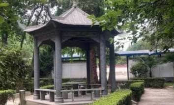 西安市南郊寢園管護中心是否提供個性化的墓地定制服務(wù)？
