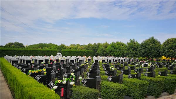 閻良漢皇樹葬墓園的建筑風(fēng)格有何特色？
