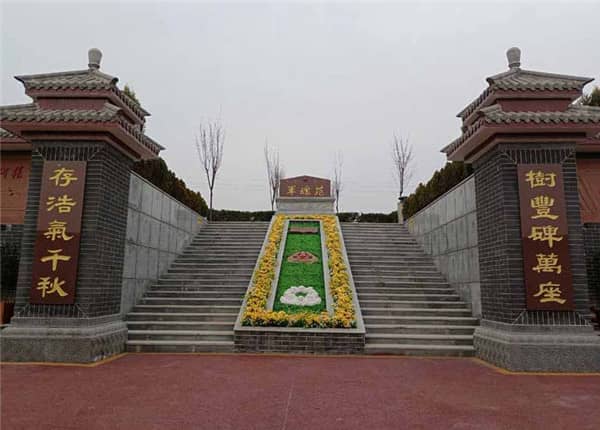 西安漢皇樹(shù)葬墓園的怡靜園立碑服務(wù)有哪些特色，適合哪些客戶選擇？