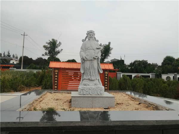 閻良漢皇樹(shù)葬骨灰公墓在墓型設(shè)計(jì)上有哪些特點(diǎn)，如何滿(mǎn)足不同客戶(hù)的個(gè)性化需求？