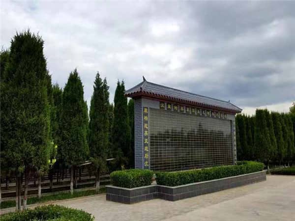 閻良漢皇樹葬骨灰公墓是如何實現(xiàn)墓園園林化、多樣化、藝術(shù)化的？