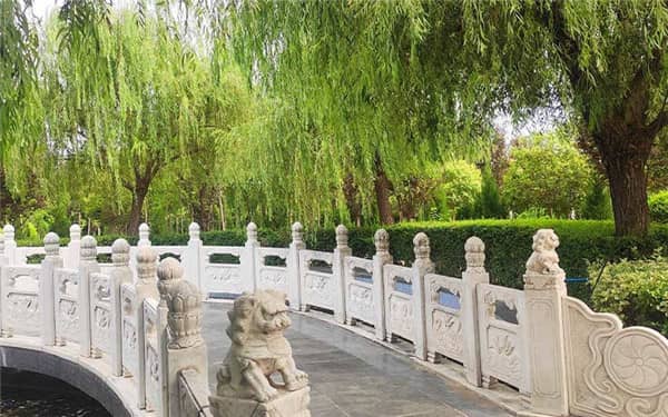 閻良區(qū)漢皇樹葬墓園的環(huán)境和設(shè)施如何？