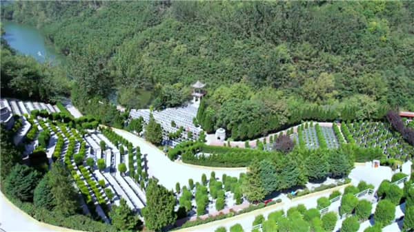 西安壽陽山墓園的墓碑設(shè)計有哪些特點？