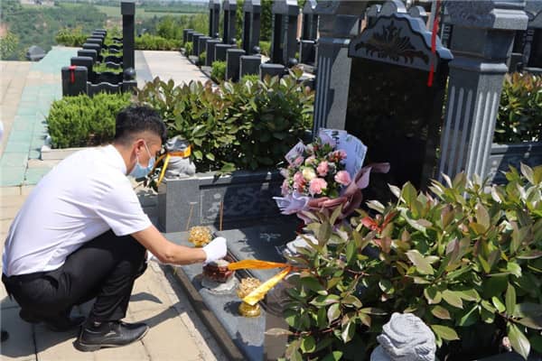 壽陽山墓園的名字有何由來，它位于西安市的哪個(gè)位置？