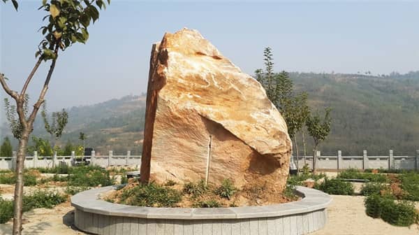 西安壽陽山墓園的自然風光如何，對家屬有何特殊意義？