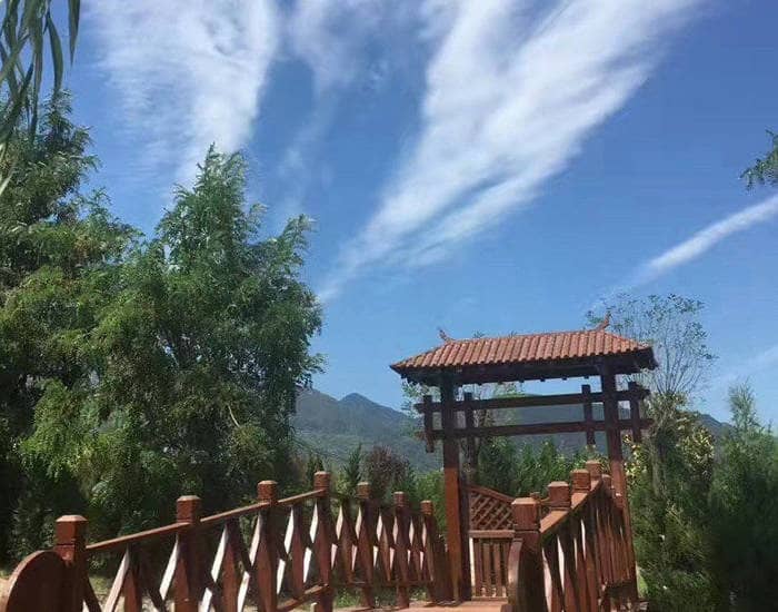 西安長(zhǎng)安慈恩園公墓在地理位置和自然環(huán)境上有哪些獨(dú)特之處？