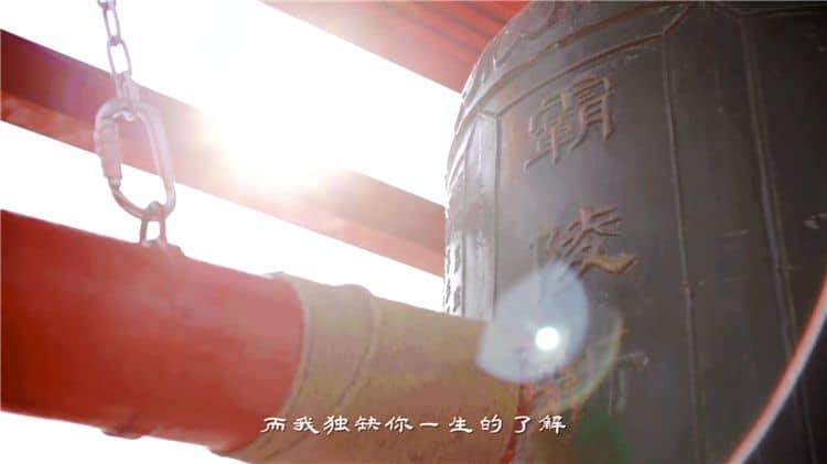 在清明節(jié)期間，西安霸陵墓園面臨哪些挑戰(zhàn)，并為此提出了哪些建議以緩解這些挑戰(zhàn)？
