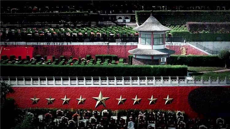 西安霸陵墓園在員工培訓(xùn)和團隊建設(shè)方面有哪些做法？