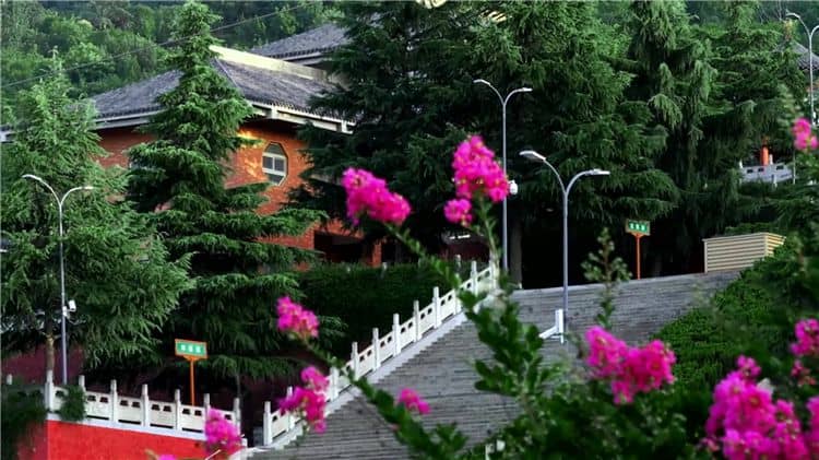 西安霸陵墓園新區(qū)是否提供個(gè)性化定制服務(wù)？
