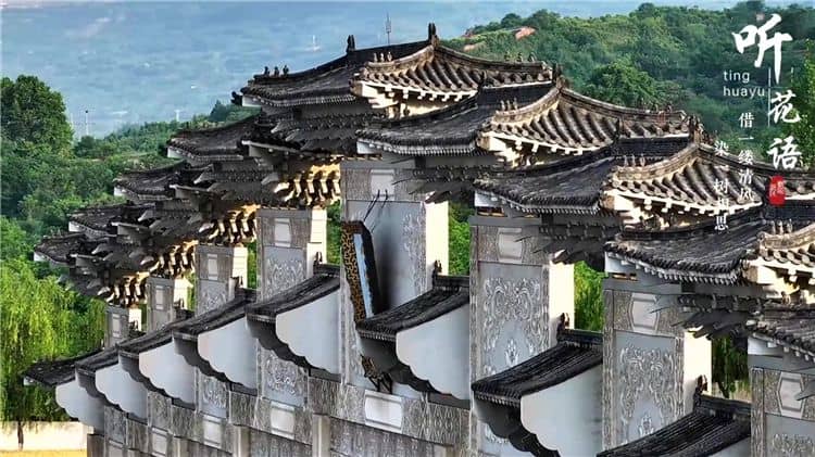 西安霸陵墓園新區(qū)在服務(wù)流程中如何體現(xiàn)“開拓、創(chuàng)新、拼搏、發(fā)展”的理念？
