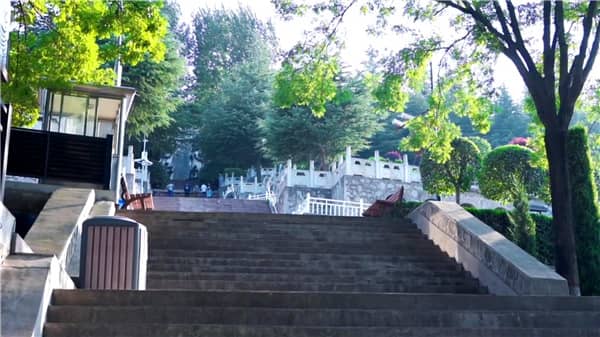 西安霸陵墓園掃墓要預(yù)約嗎，陵園墓地選購攻略