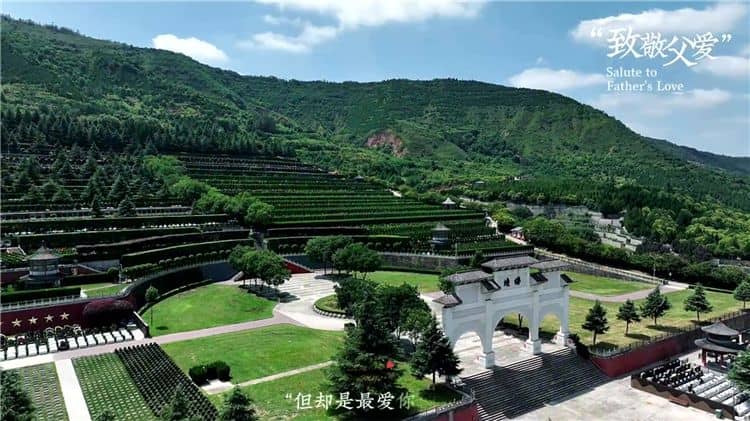 西安霸陵墓園新區(qū)的園丁園是如何體現(xiàn)對教師的尊重與致敬的？