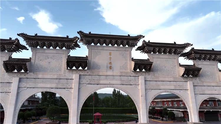 西安灞橋區(qū)霸陵墓園有哪些類(lèi)型的墓地提供？