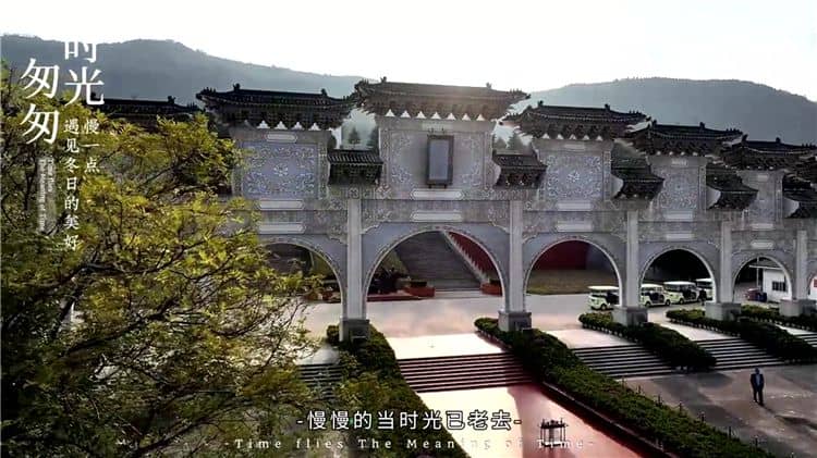 在西安霸陵墓園購買墓地時，家屬應(yīng)該如何考慮預(yù)算和墓地類型的選擇？