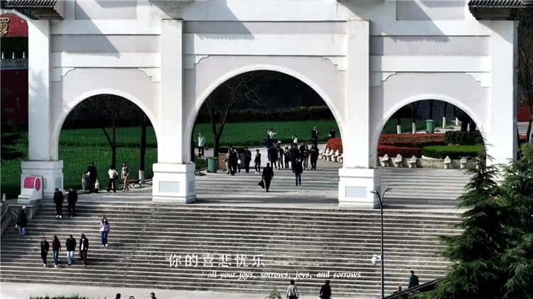 西安霸陵墓園新區(qū)在建筑規(guī)模和規(guī)劃設(shè)計(jì)上有哪些特色？