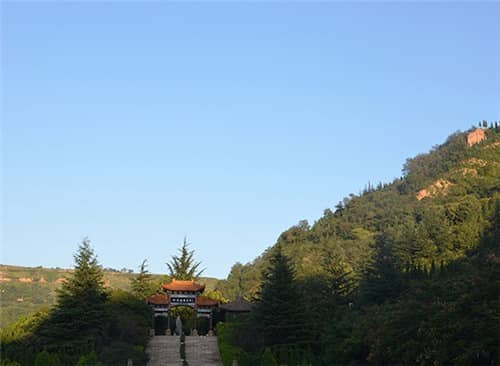 高橋墓園提供哪些墓型選擇及其特點(diǎn)？