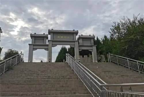 西安高橋墓園的區(qū)域劃分有何特別之處？