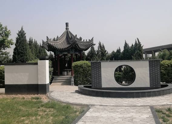 臥龍山福園墓型設(shè)計有哪些特點，是否滿足不同家庭的需求？